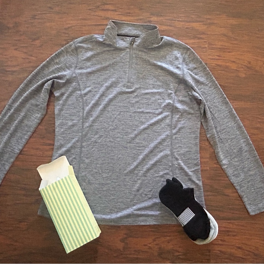 Women’s Large Gray Quarter-Zip Pullover & Gonai socks 5 pack workout bundle